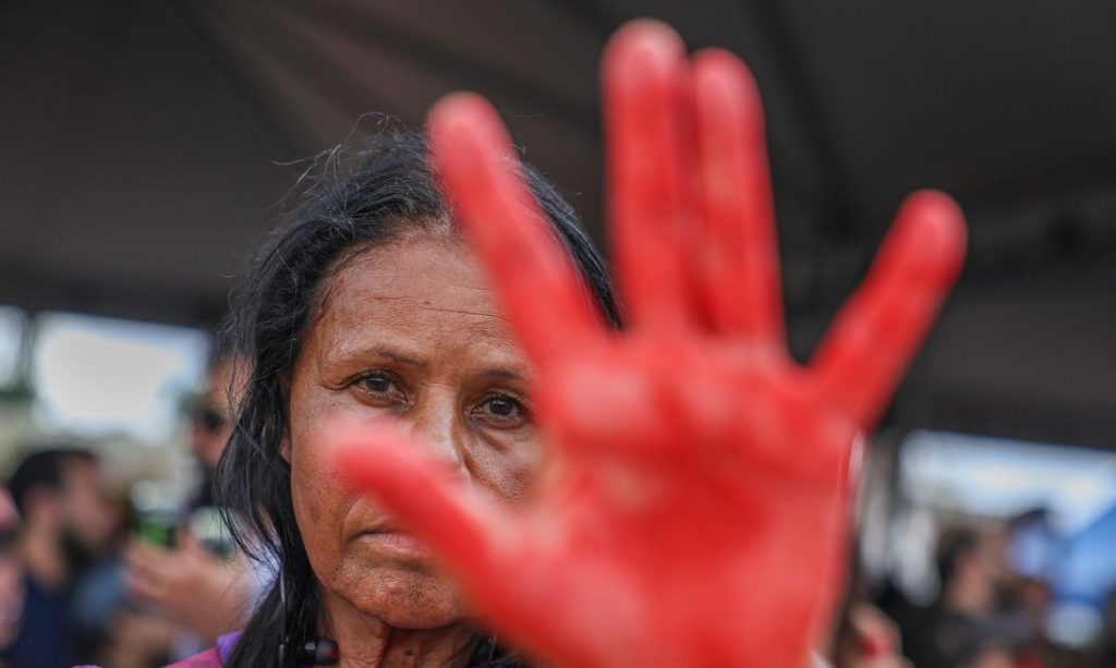 Brasília (DF), 07/12/2025 - O Levante Mulheres Vivas realiza ato na área central de Brasília para denunciar o feminicídio e todas as formas de violência contra mulheres.
Foto: Marcelo Camargo/Agência Brasil