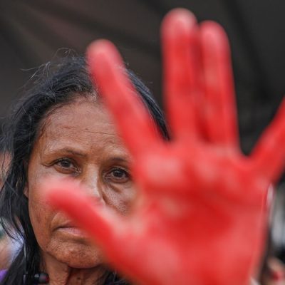 Brasília (DF), 07/12/2025 - O Levante Mulheres Vivas realiza ato na área central de Brasília para denunciar o feminicídio e todas as formas de violência contra mulheres.
Foto: Marcelo Camargo/Agência Brasil