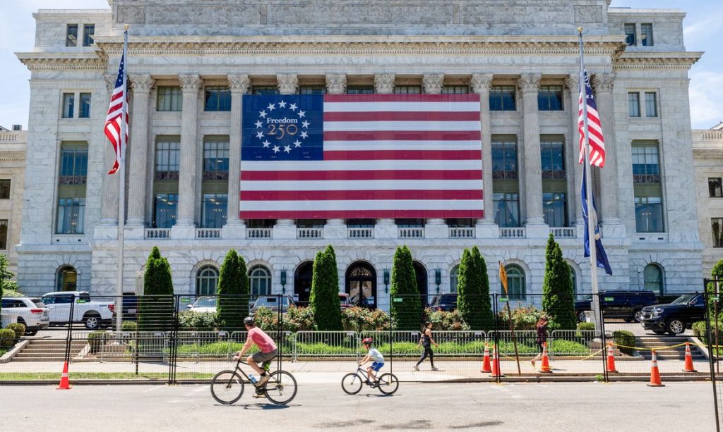 FILE PHOTO: A Freedom 250 flag hangs on the U.S. Department of Agriculture, ahead of the 250th anniversary of U.S. Independence, on the National Mall in Washington, D.C., U.S., June 16, 2026. REUTERS/Eric Lee/File Photo