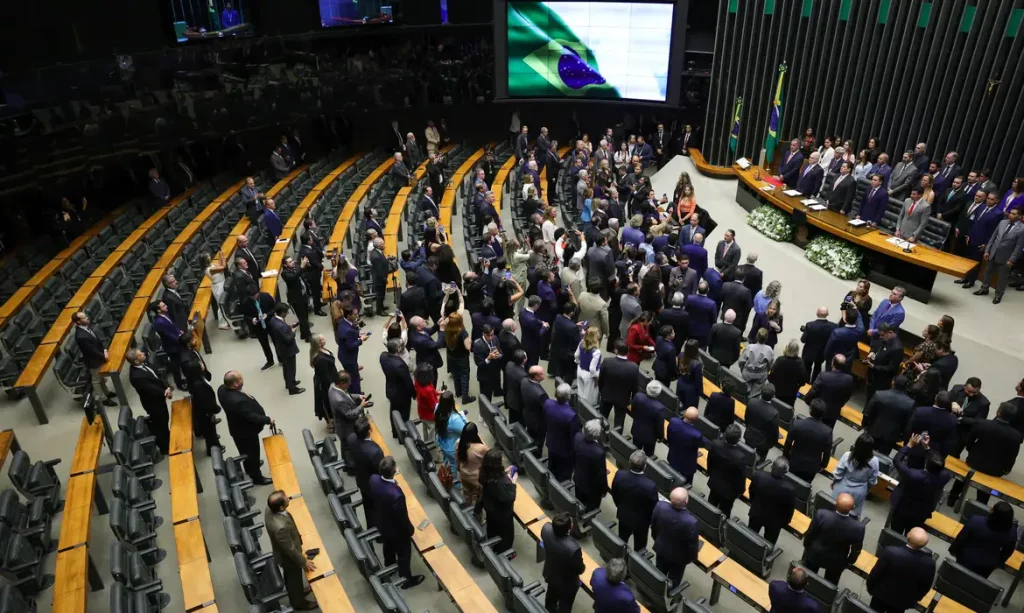 Brasília, DF 02/02/2026 - O presidente do Congresso, senador Davi Alcolumbre, o presidente da Câmara, deputado Hugo Motta, o presidente do STF,  Edson Fachin, e o ministro da Casa Civil, Rui Costa, participam da sessão de reabertura dos trabalhos do Congresso Nacional. Foto: Fabio Rodrigues-Pozzebom
