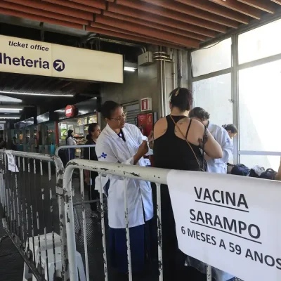 São Paulo (SP), 18/08/2026 - Posto de vacinação contra o Sarampo na Estação Metrô Tucuruvi em São Paulo. Fotos: Paulo Pinto/Agencia Brasil