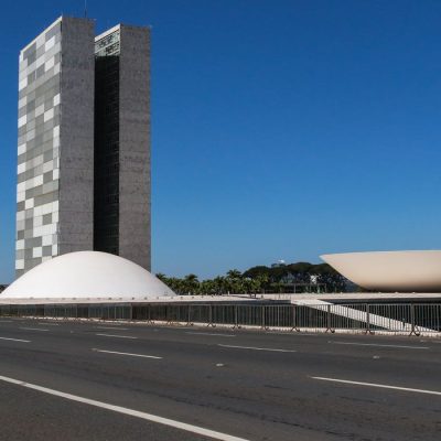 06/06/2023 - Brasília (DF) -  Cenas da Cidade de Brasília, ao fundo o prédio do Congresso Nacional .  Foto Antônio Cruz/Agência Brasil