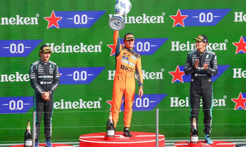 Formula One F1 - Dutch Grand Prix - Circuit Zandvoort, Zandvoort, Netherlands - August 23, 2026
McLaren's Lando Norris celebrates on the podium with the trophy after winning the Dutch Grand Prix alongside second placed Mercedes' Andrea Kimi Antonelli and third placed Mercedes' George Russell REUTERS/Jakub Porzycki TPX IMAGES OF THE DAY
