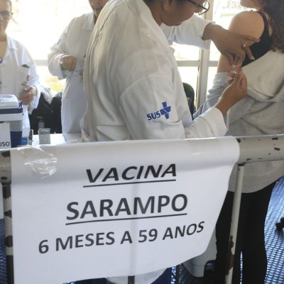 São Paulo (SP), 18/08/2026 - Posto de vacinação contra o Sarampo na Estação Metrô Tucuruvi em São Paulo. Fotos: Paulo Pinto/Agencia Brasil