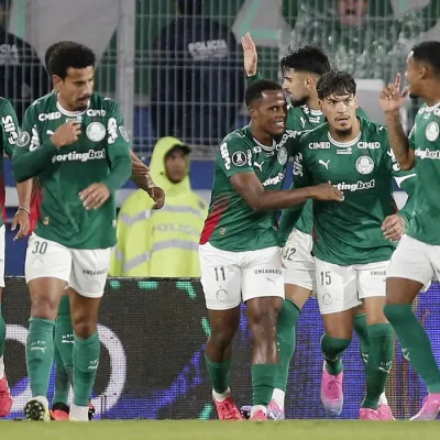 Soccer Football - Copa Libertadores - Round of 16 - Second Leg - Cerro Porteno v Palmeiras - Estadio ueno La Nueva Olla, Asuncion, Paraguay - August 19, 2026 Palmeiras' Gustavo Raul Gomez Portillo celebrates scoring their first goal with teammates REUTERS/Cesar Olmedo