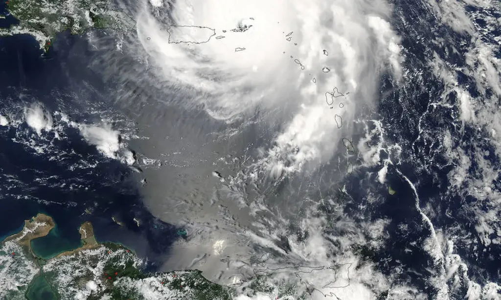 Furacão Irma sobre o Caribe, o mais forte registrado no Oceano Atlântico