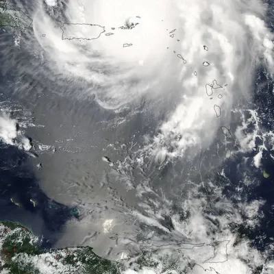 Furacão Irma sobre o Caribe, o mais forte registrado no Oceano Atlântico
