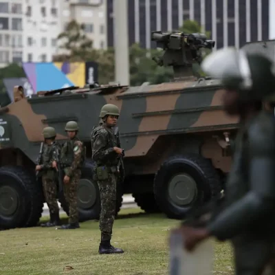 Rio de Janeiro (RJ), 03/07/2025 – Militares das Forças Armadas reforçam a segurança no entorno do Museu de Arte Moderna (MAM), onde acontece a Cúpula do Brics. Foto: Fernando Frazão/Agência Brasil