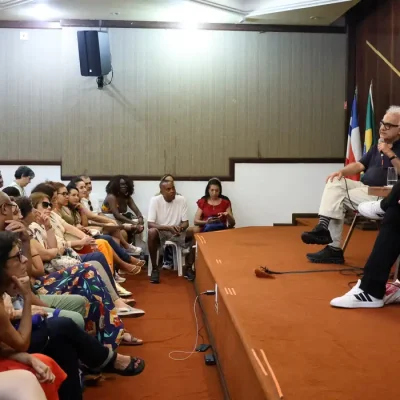 Salvador (BA), 08/08/2026 - O escritor Milton Hatoum participa da mesa A palavra, a memória e o tempo: um encontro sobre literatura, com mediação de Rodrigo Casarin, no Museu Eugênio Leal, durante a 10ª Festa Literária Internacional do Pelourinho - Flipelô. Foto: Rovena Rosa/Agência Brasil