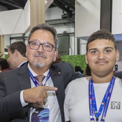 Jogo criado por estagiário mostra o que é e o que faz o Ministério Público do Rio de Janeiro. ( procurador-geral de Justiça, Antonio José Campos Moreira,com o estagiário Arthur Almeida Santos, criador do jogo digital)
Crédito: MPRJ/Bruno Bou