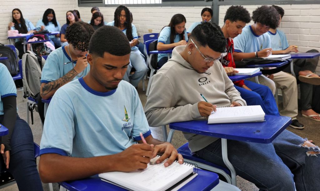 Brasília (DF), 19/02/2025 - Programa Pé-de-Meia. Alunos da escola CED619 da Samambaia. Foto: Antônio Cruz/Agência Brasil