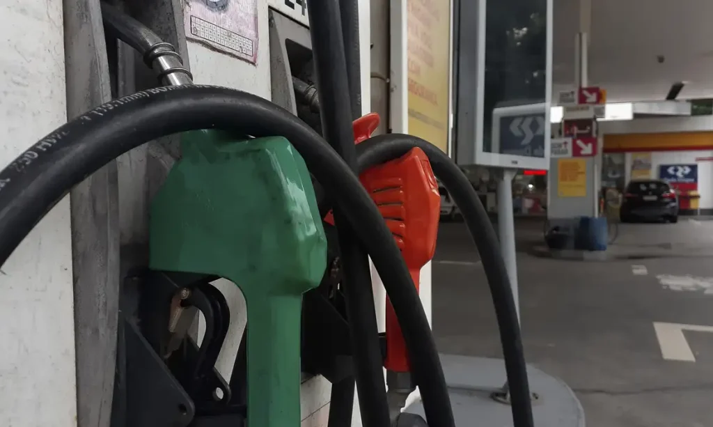 Postos de gasolina no Rio de Janeiro exibem o preço do combustível