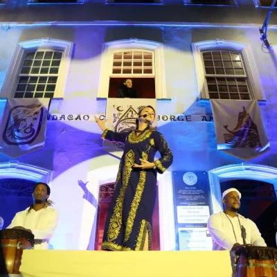 Salvador (BA), 05/08/2026 - Abertura da 10ª edição da Festa Literária Internacional do Pelourinho - Flipelô, que homenageia a poeta Myriam Fraga, com show de Belô Velloso, no Centro Histórico da capital baiana. Foto: Rovena Rosa/Agência Brasil