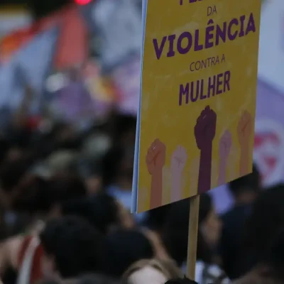 Rio de Janeiro (RJ), 08/03/2023 - Mulheres fazem passeata no Dia Internacional da Mulher - 8M, por direitos e contra a violência e o feminicídio, no centro da cidade. Foto: Fernando Frazão/Agência Brasil