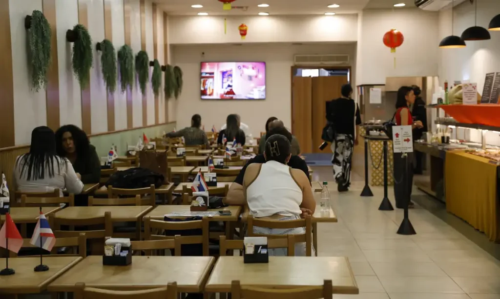 Rio de Janeiro (RJ), 12/01/2025 – Salão do restaurante Sol Gastronomia, na Lapa. Novo decreto moderniza o Programa de Alimentação do Trabalhador (PAT) e traz novas regras ao sistema de vale-alimentação e vale-refeição. Foto: Fernando Frazão/Agência Brasil