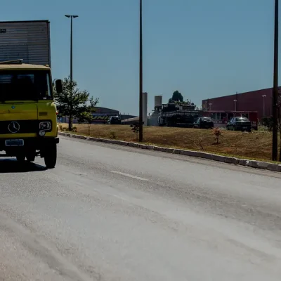 Caminhões trafegam pela BR-040