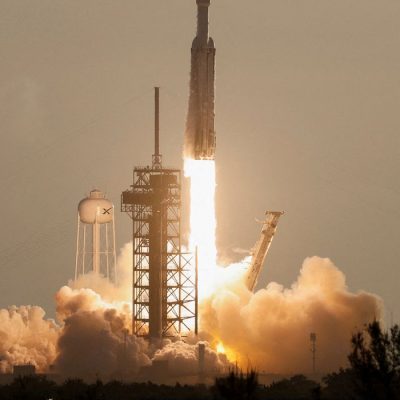 Cabo Canaveral, 30/08/2026 - O Telescópio Espacial Nancy Grace Roman, um projeto de cerca de 4 bilhões de dólares, foi levado ao espaço a partir do Centro Espacial Kennedy da NASA a bordo de um foguete Falcon Heavy, da SpaceX. Foto: Joe Skipper/NASA