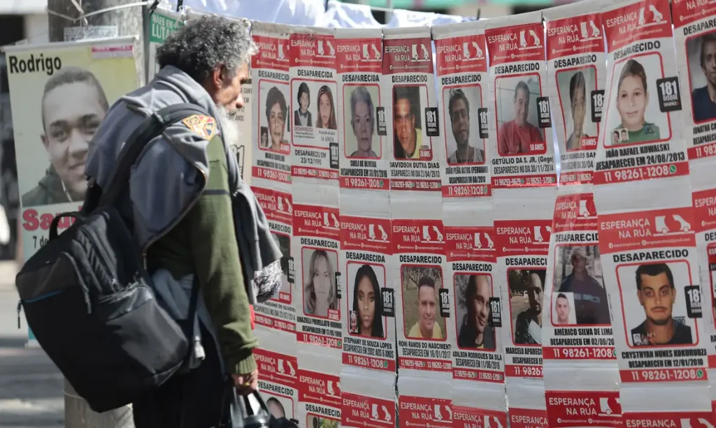 São Paulo (SP), 30/08/2025 Ato Público pelo Dia Internacional das Pessoas Desaparecidas, realizado na Praça da Sé. Evento contou com a presença de diversos coletivos e instituições que representam essa luta, entre eles: Mães da Sé, Mães em Luta, União de Vítimas, Esperança da Rua, Instituto Mercia Nakashima, Abrace, Mães do Paraná, instituto Giorgio Renan por Justiça.Foto: Paulo Pinto/Agência Brasil