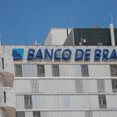 Brasília (DF), 19/11/2025 – Fachada do prédio do banco de Brasília (BRB). Em março de 2025, o conselho do Banco BRB aprovou a compra de 58% do capital do Banco Master, valor estimado em R$ 2 bilhões.
O acordo previa que o BRB, uma sociedade de capital e controlada majoritariamente pelo Governo do Distrito Federal (GDF)
Foto: Joédson Alves/Agência Brasil