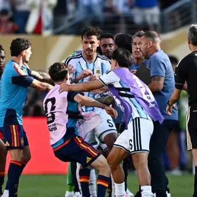 Paredes em confusão após final da Copa do Mundo
19 de julho de 2026 REUTERS/Dylan Martinez
