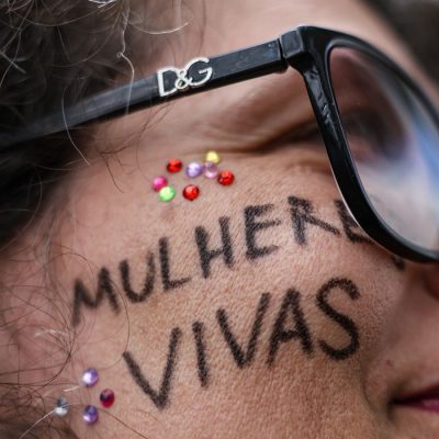 Brasília (DF), 07/12/2025 - O Levante Mulheres Vivas realiza ato na área central de Brasília para denunciar o feminicídio e todas as formas de violência contra mulheres. Foto: Marcelo Camargo/Agência Brasil