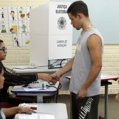 Valparaíso (GO), 06/10/2024 - Eleitores durante dia de votação nas eleições 2024. Foto: Bruno Peres/Agência Brasil