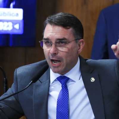Brasília (DF) 19/11/2024 Senador, Flávio Bolsonaro, na comissão de segurança do Senado. Senador falou que pensar em Matar não é crime