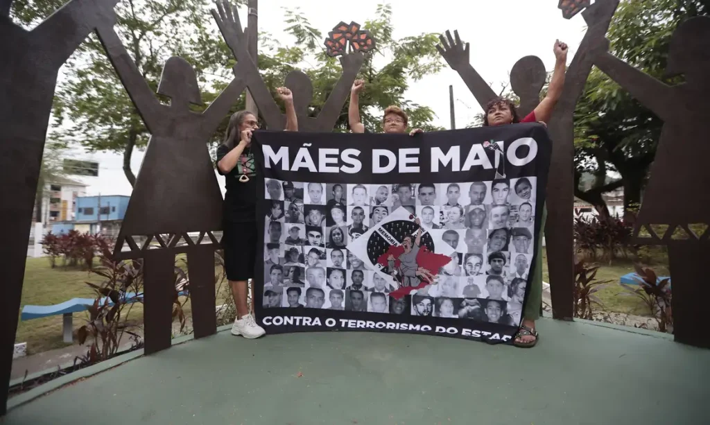 Santos (SP), 13/04/2026 - 20 anos dos crimes de Maio . Debora Maria da Silva , mãe de Rogério, assassinado pela PM de São Paulo. Foto: Paulo Pinto/Agência Brasil
