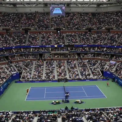 Vista da quadra durante final do US Open de 2025 entre Jannik Sinner e Carlos Alcaraz
7 de setembro de 2025 REUTERS/Shannon Stapleton