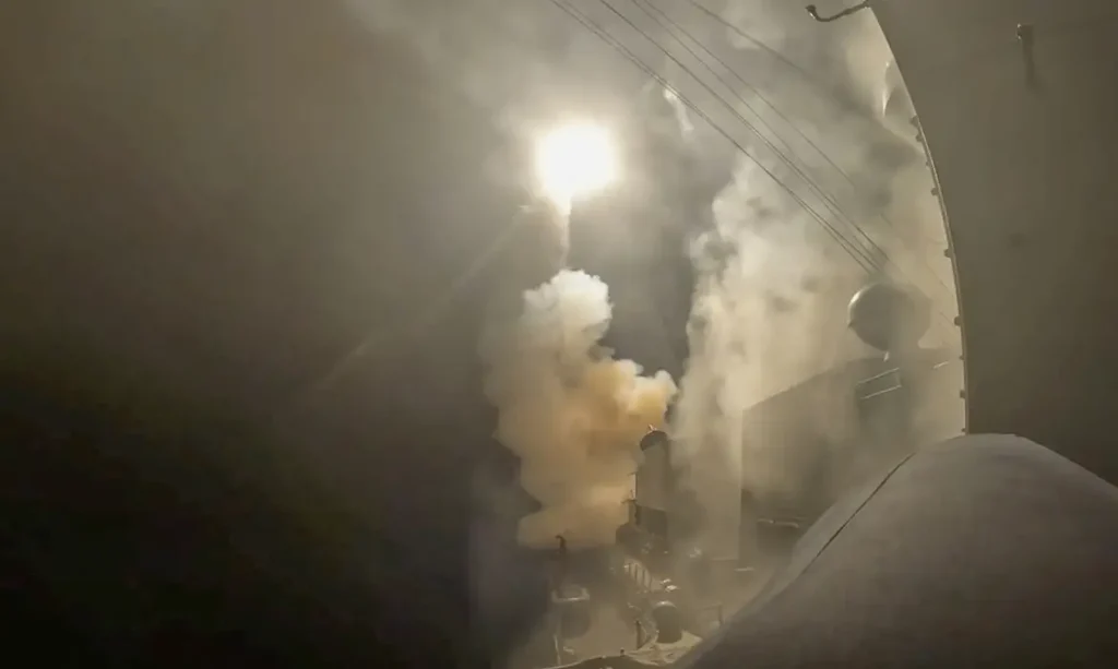 Captura de tela de vídeo mostra lançamento de míssil
1º de setembro de 2026  Comando Central dos EUA/Divulgação via REUTERS
