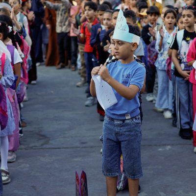 Alunos palestinos participam do primeiro dia do novo ano letivo em uma escola da UNRWA em Nuseirat, na Faixa de Gaza
19 de setembro de 2026 REUTERS/Mahmoud Issa