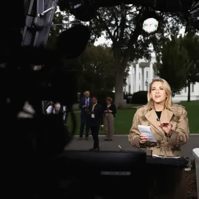 A correspondente da CNN, Betsy Klein, trabalha na Casa Branca após recuperar o acesso, em Washington, EUA
24 de setembro de 2026
REUTERS/Kevin Lamarque/Proibida Reprodução