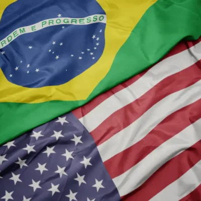 Bandeira do Brasil com a Bandeira dos Estados Unidos. Foto: luzitanija/ Adobe Stock