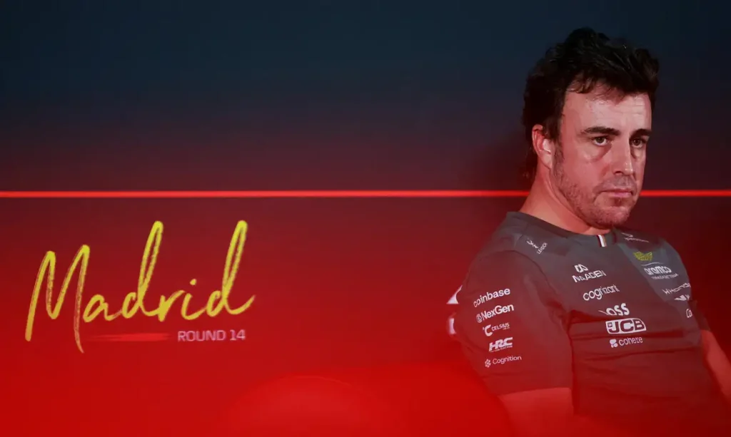 Fernando Alonso, piloto da Aston Martin, durante entrevista coletiva no Grande Prêmio da Espanha de Fórmula 1, em Madri
10 de setembro de 2026 REUTERS/Violeta Santos Moura
