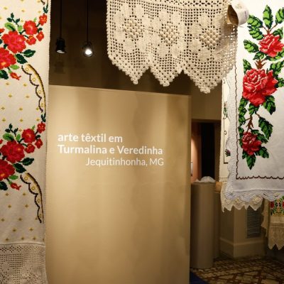 Rio de Janeiro (RJ), 17/09/2026 – A mostra Arte Têxtil de Turmalina e Veredinha – Jequitinhonha, MG, exibe bordados no Centro Nacional de Folclore e Cultura Popular, no Museu do Folclore Edison Carneiro, no Catete. Foto: Fernando Frazão/Agência Brasil