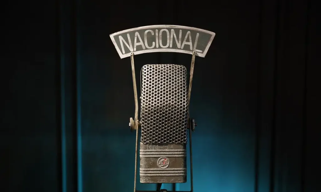 Série que celebra 90 anos da Rádio Nacional destaca sofrência antes do streaming. Foto: Divulgação
