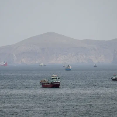 Navios e embarcações no Estreito de Ormuz
22 de abril de 2026 REUTERS/Stringer