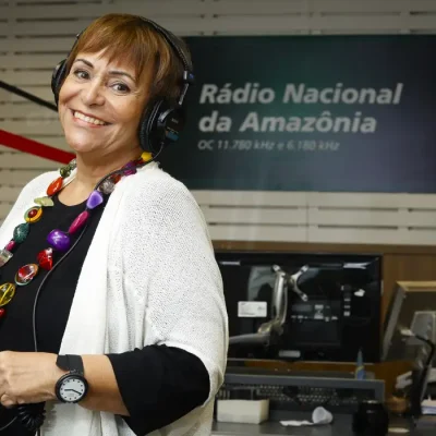 Brasília/DF, 12/07/2023, A jornalista Mara Régia di Perna, da Rádio Nacional, emissora da Empresa Brasil de Comunicação - EBC. Foto: Arquivo Pessoal