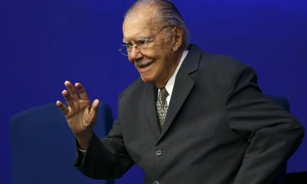 O ex-presidente da República, José Sarney, durante solenidade de transmissão de cargo do ministro dos Transportes, Renan Filho.