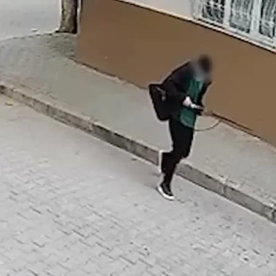 CCTV footage shows attacker near scene of shooting outside school in Turkey. Foto: Keyframe/Reuters/ Proibido reprodução