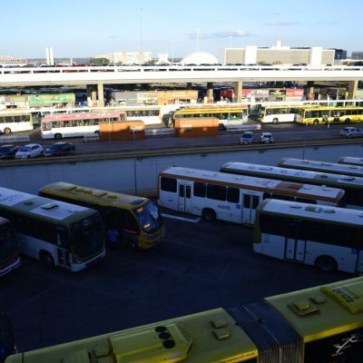 Movimento intenso de ônibus na rodoviária do Plano Piloto