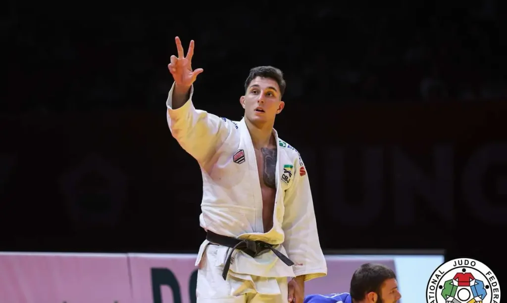 Guilherme Schimidt é ouro na categoria até 91 kg no Grand Slam de Budapeste, em 13/03/2026