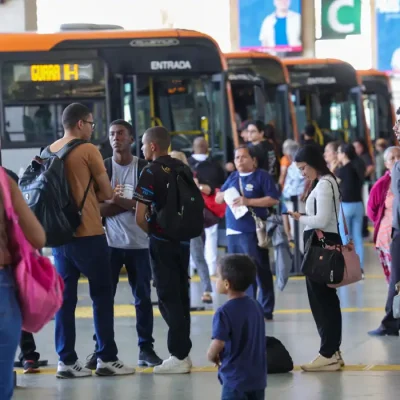 Brasília (DF) 05/08/2026 - Filas de passageiros e ônibus na Rodoviária do Plano Piloto de Brasília. Foto: Fabio Rodrigues-Pozzebom/ Agência Brasil