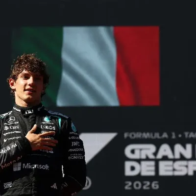 Kimi Antonelli, da Mercedes, comemora no pódio após vencer Grande Prêmio da Espanha de Fórmula 1
13 de setembro de 2026 REUTERS/Albert Gea