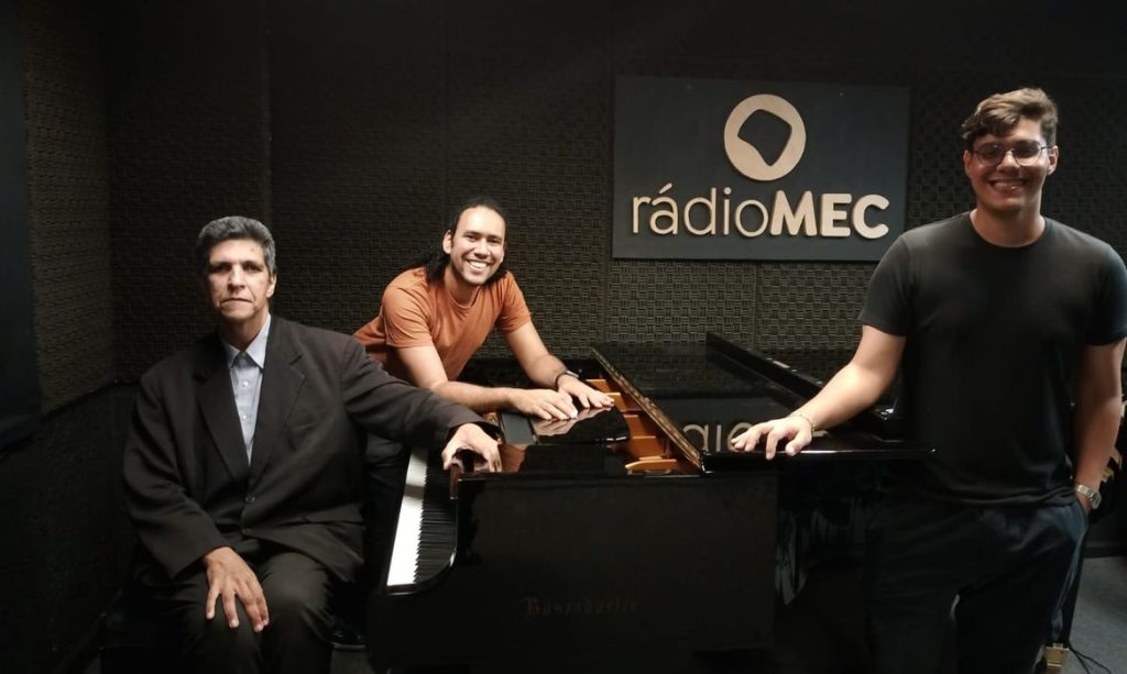 Brasília (DF), 02/09/2026 - Sala de Concerto, da Rádio MEC, apresenta tributo ao compositor Francisco Mignone. Marcos Leite, Rogério Duarte e Renato Lima. Foto: Rádio MEC