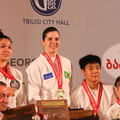 Brasil conquista três ouros no Mundial Paralímpico de Judô.  Alana Maldonado recebe o ouro no pódio. : Foto: Sofia Brito/CBDV
