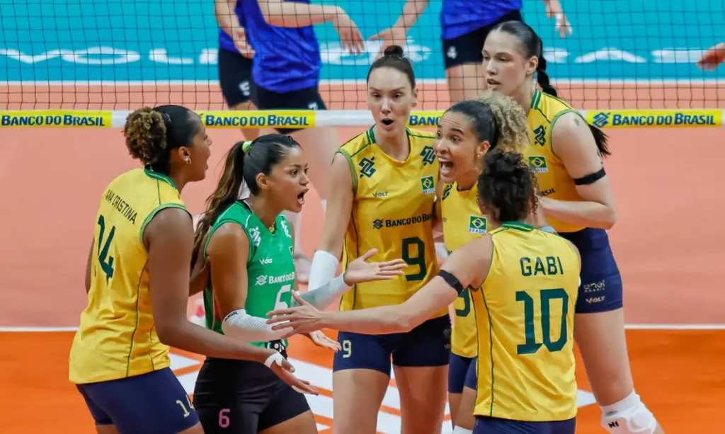 Seleção brasileira derrota Chile por 3 sets a 0 no penúltimo de cinco jogos do Pré-Olímpico de vôlei feminino no Maracanãzinho - em 12/06/2026