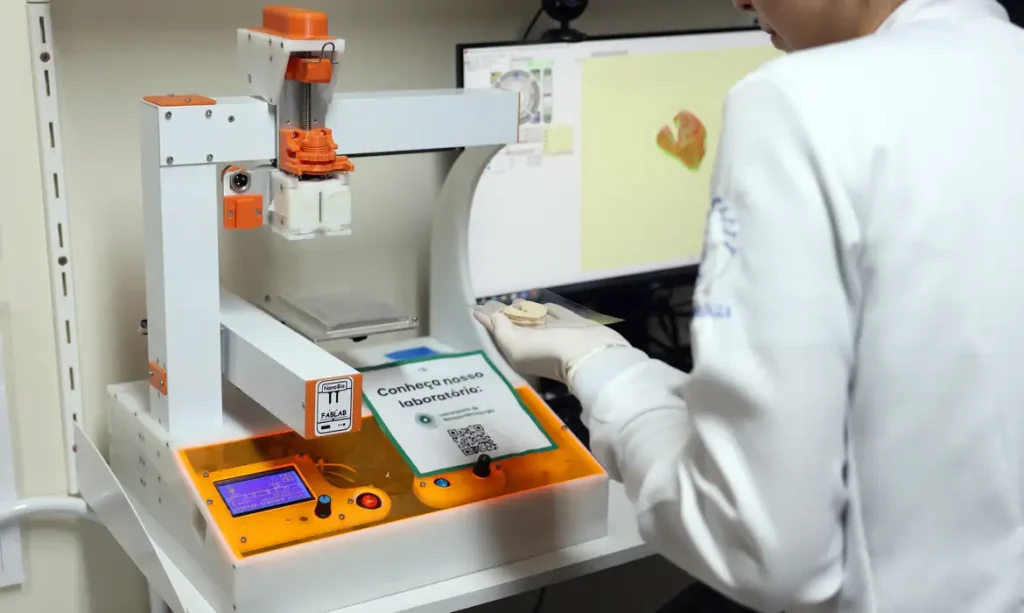 Brasília (DF), 26/05/2026 - O laboratório de nanotecnologia da Embrapa produz em caráter experimental substitutos veganos de carne vermelha, salmão e lula por meio de uma impressora carregada de massa feita do extrato de sementes. Foto: Valter Campanato/Agência Brasil