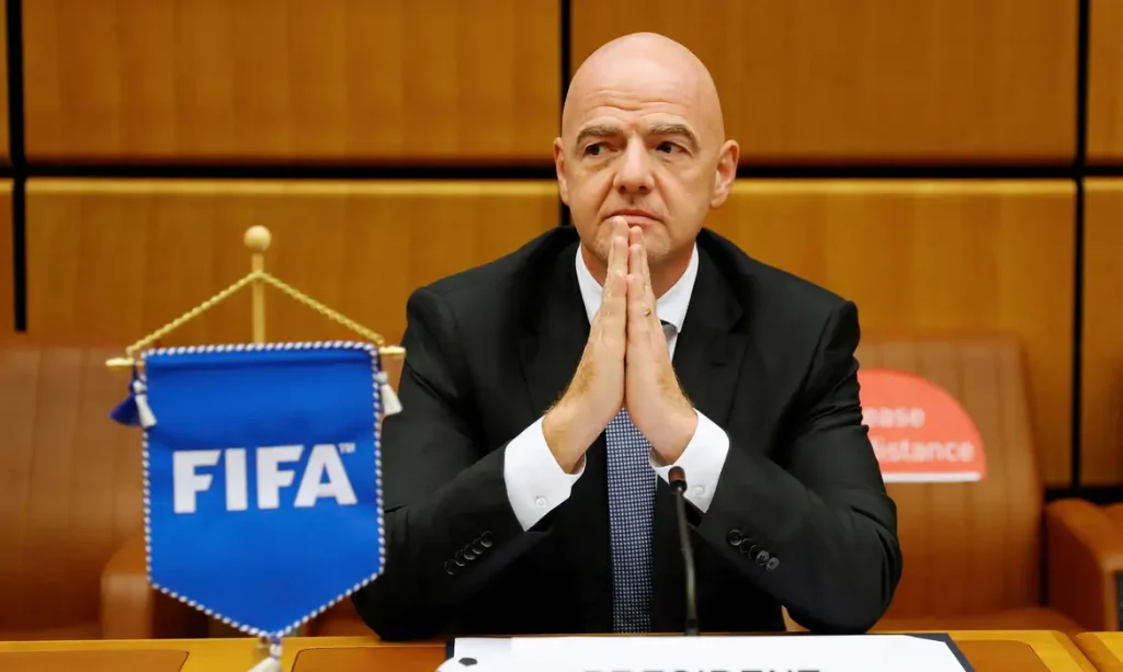 .Gianni Infantino, presidente da Fifa, testa positivo para covid-19
