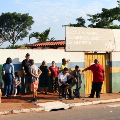Águas Lindas de Goiás (GO), 03/10/2026 - Pessoas chegam para votar durante as Eleições 2026, na Escola Municipal Domingos Simão de Oliveira. Foto: Valter Campanato/Agência Brasil